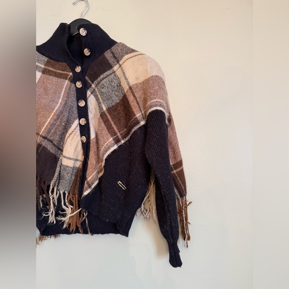 elomelo Plaid Button-Front Poncho Cape with Fringe Trim - Picture 6 of 16